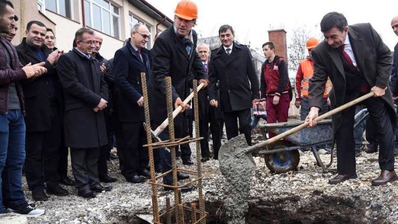 Nis ndërtimi i sallës sportive në Komoran