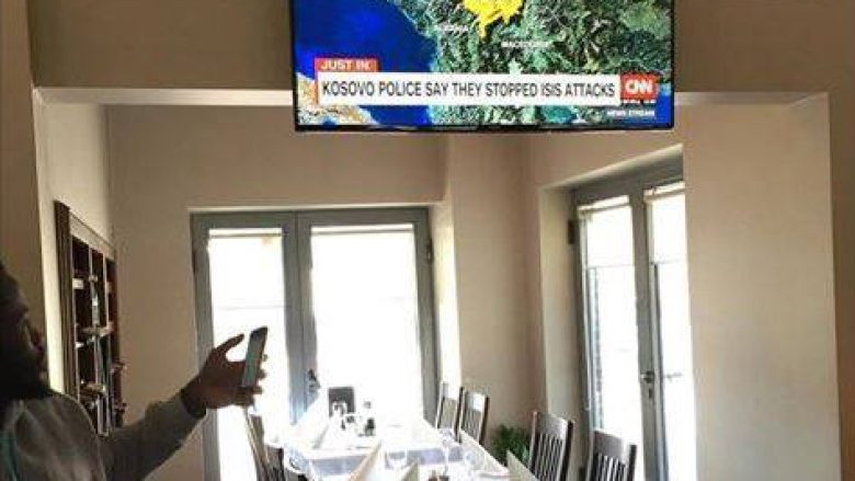 Frikësohet amerikani i Sigal Prishtinës pasi sheh lajmin në CNN për sulm terrorist në Kosovë (Foto)