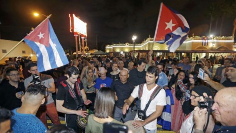 Kubanezët festojnë për vdekjen e Fidel Castros