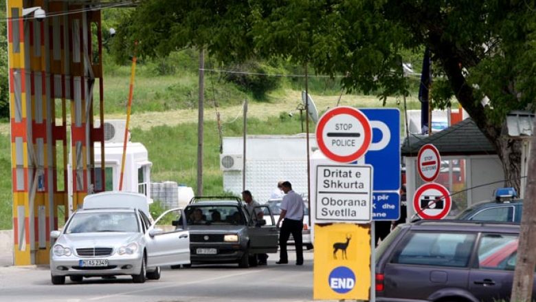 Kthehen mbrapsht kosovarët që nuk kanë autorizimet e veturave në serbisht