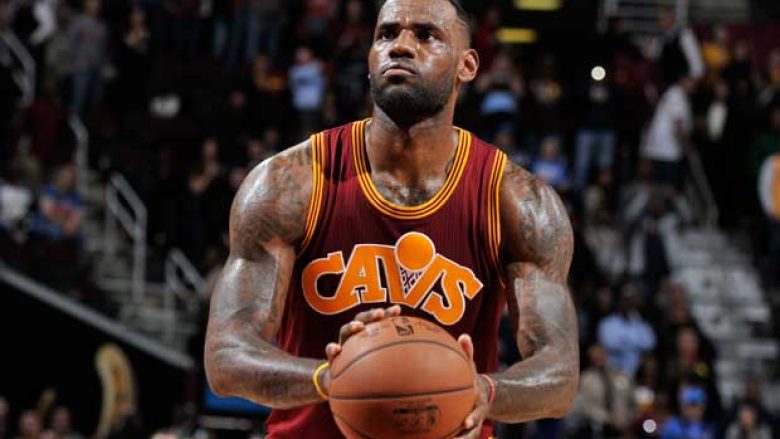 LeBron James ngritët në pozitën e gjashtë të listës së ‘triple-double’ të NBA-s (Foto)