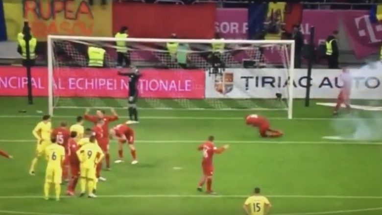 Shpërthimi i fishekzjarrit frikëson dhe rrëzon Lewandowskin, por ai hakmerret me dy gola (Video)