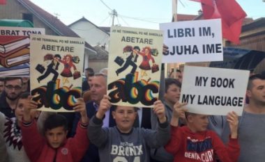Debati mbi librat në gjuhën shqipe mban pezull nxënësit shqiptarë në Serbi