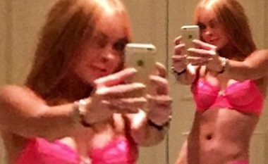 Lindsay Lohan provokon para pasqyre (Foto)