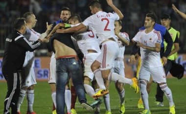 Ndeshja Serbi-Shqipëri, në mesin e tetë ndeshjeve më të nxehta të futbollit në botë (Video)