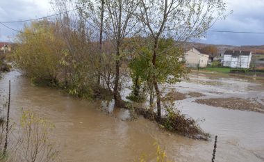 Rritet niveli i ujit në lumin Mirusha, rrezik për përmbytje të vendbanimeve përgjatë lumit (Foto)