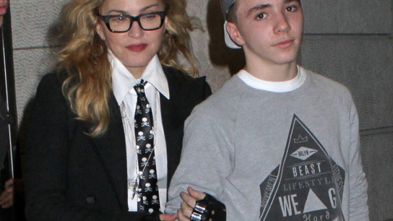 Madonna reagon pas arrestimit të djalit për drogë