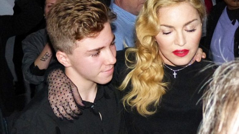 Ritchie nënës Madonna: Jam i lumtur që nuk po luajë me ty