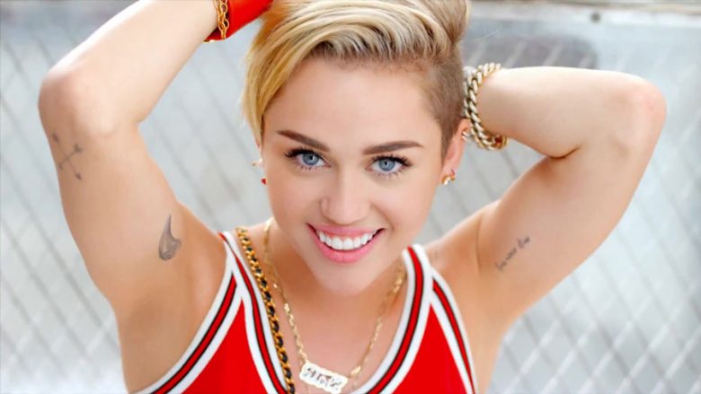 Rikthehet Miley Cyrus me klip të ri atraktiv (Video)