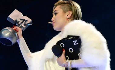 Miley Cyrus dhe momentet e saja më kundërthënëse (Foto, +16)
