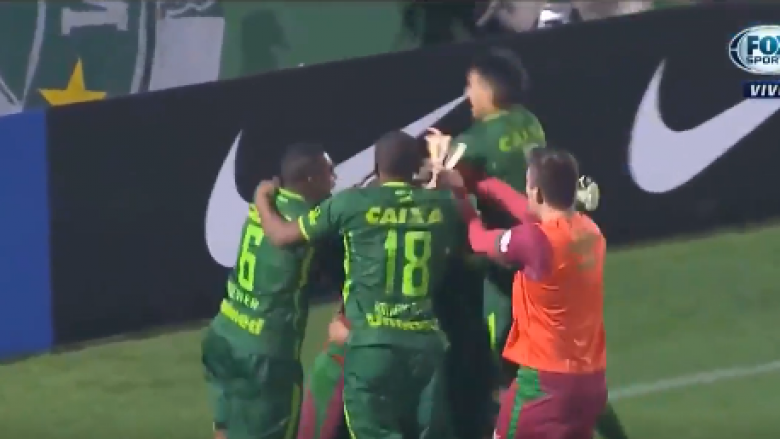 Momenti epik kur Chapecoense arrin finalen falë portierit i cili vdiq në spital duke pyetur për shokët e skuadrës (Video)