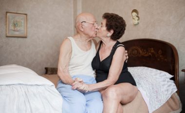 Gjyshet ende dëshirojnë SEKS, e veçanërisht nëse janë BEQARE