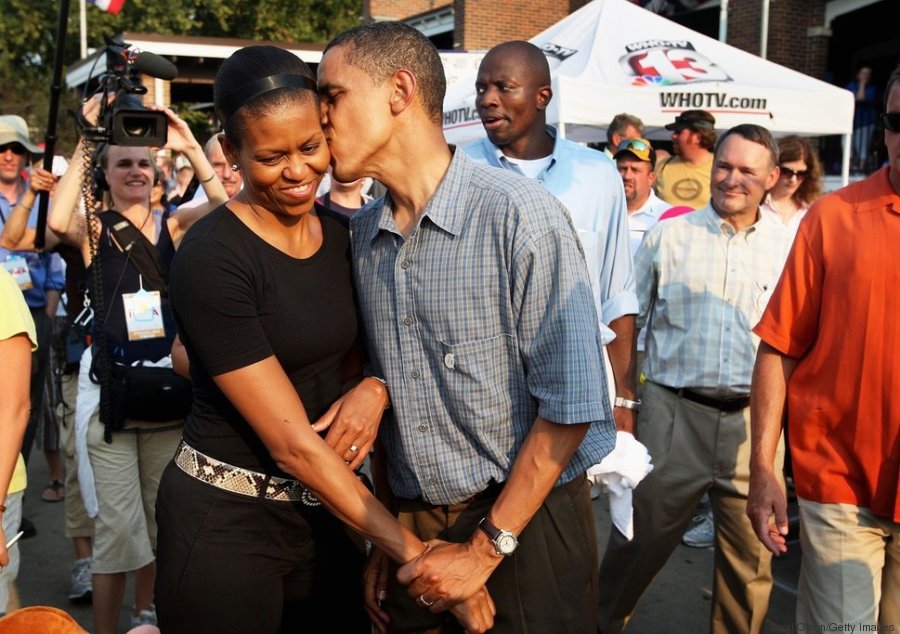 DES MOINES, IA - AUGUST 16:  Democratic Presidential Candidate Senator Barack Obama (D-IL) gives his wife Michelle a playful kiss as they tour the Iowa State Fair August 16, 2007 in Des Moines, Iowa. The fair runs until August 19th and is expected to draw about 1 million people. John Edwards also made a campaign stop at the fair today.  (Photo by Scott Olson/Getty Images)