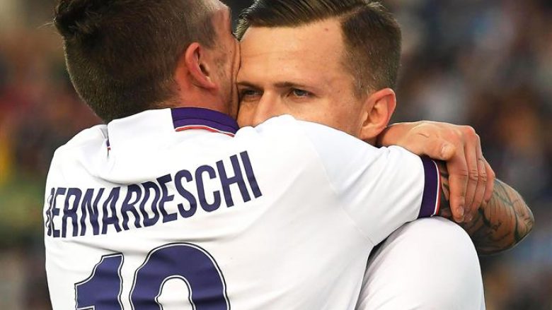 Fiorentina shënon dhe kthehet në lojë me 10 lojtarë (Video)