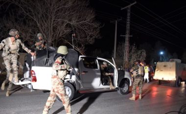Sulm në xhami, vriten 4 militantë dhe 2 ushtarë në Pakistan