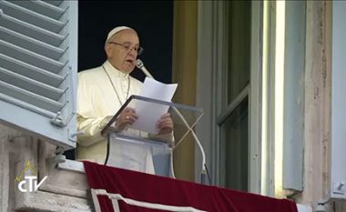 Papa: 38 martirët pranuan torturat e vdekjen, por nga Zoti nuk hoqën dorë (Video)