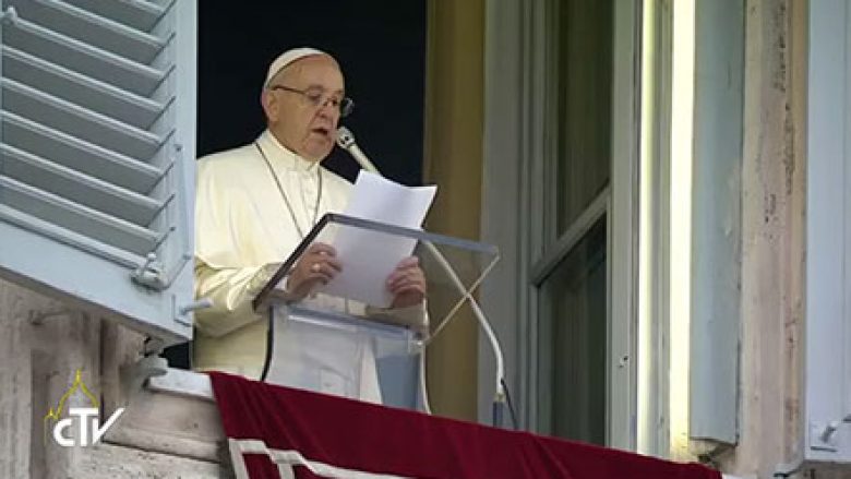Papa: 38 martirët pranuan torturat e vdekjen, por nga Zoti nuk hoqën dorë (Video)