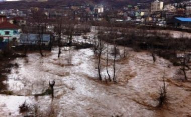 Përmbytjet në Shqipëri: Më e keqja vjen nesër