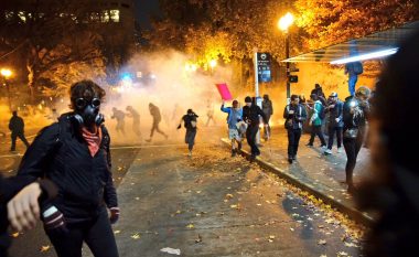 Protestat kundër Trumpit po bëhen të rrezikshme (Video)