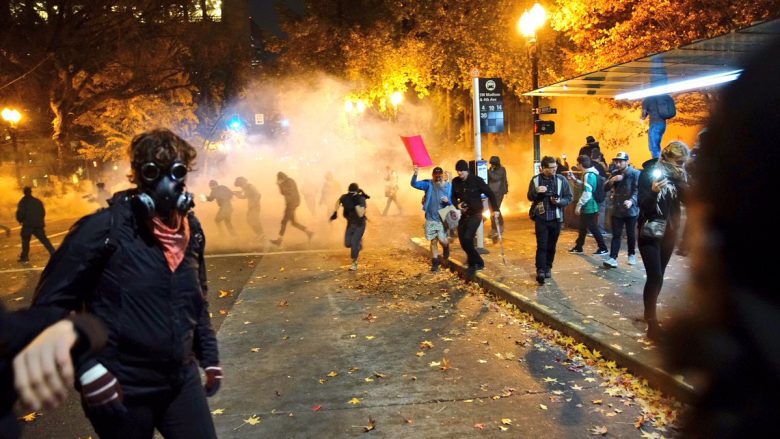 Protestat kundër Trumpit po bëhen të rrezikshme (Video)