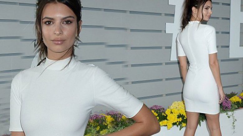 Emily Ratajkowski thjeshtë mahnitëse në fustan të bardhë (Foto)