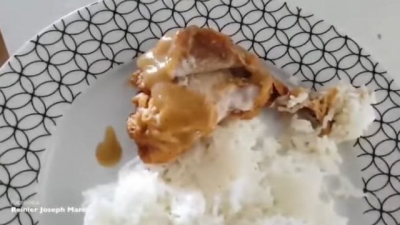 Kujdes ku hani: Bleu mish pule për drekë, brenda lëvizte diçka! (Video)