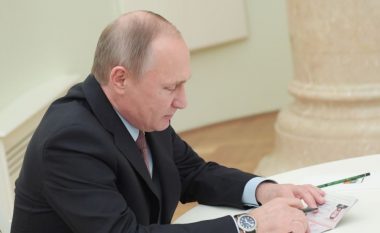 Putin nënshkruan ligjet për bllokimin e portaleve që shajnë qeverinë