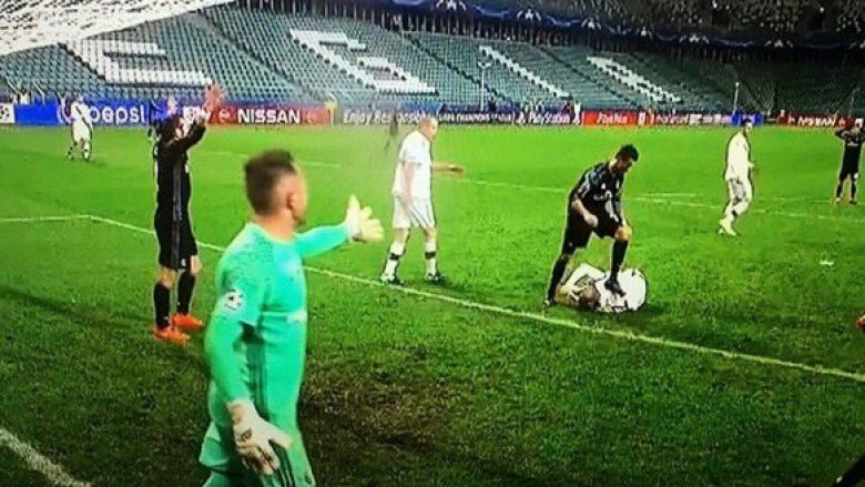 Cristiano Ronaldo shkeli mbrojtësin me këmbë në paraqitjen e dobët të tij në Varshavë (Foto)