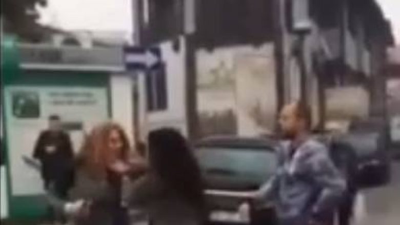 Përleshje ndërmjet një kosovareje dhe një kinezeje në Prizren, shkak sutjenat! (Video)