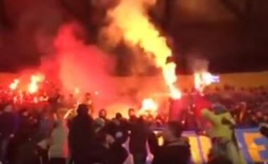 Ukrainasit djegin flamurin serb (Video)