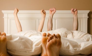 E vërteta: Si e përjetojnë orgazmën meshkujt, dhe si e përjetojnë femrat?