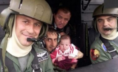 Forcat Ajrore shpëtojnë foshnjën dhe familjen e saj në Burrel (Video)