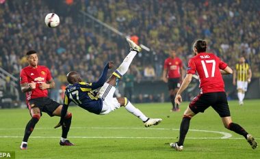 Moussa Sow nuk ndalet me gola gërshërë, por Fenerbahce e befason me këtë fanellë (Foto/Video)