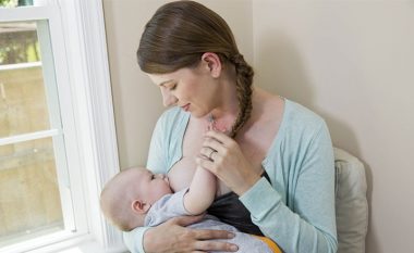 Si ndikon qumështi i nënës në zhvillimin e dhëmbëve te fëmijët