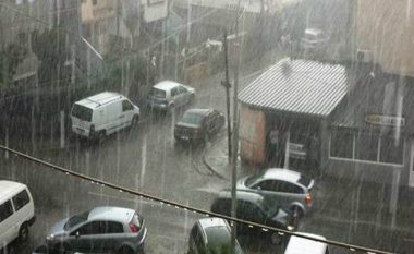 Reshjet shkaktojnë vështirësi në rrugët e Gjirokastrës