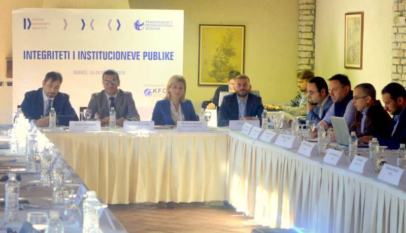 Debatohet për integritetin e institucioneve publike në Kosovë