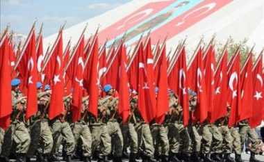 Vazhdojnë largimet nga Forcat e Armatosura të Turqisë