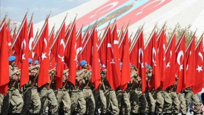 Vazhdojnë largimet nga Forcat e Armatosura të Turqisë
