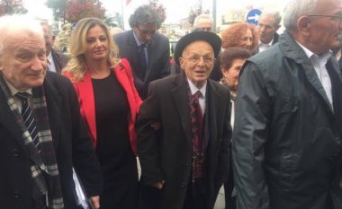 Tirana nderon Adem Demaçin me titullin “Qytetar Nderi”