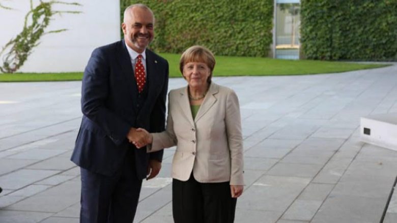 Rama në Berlin, pritet me ceremoni zyrtare në Aeroportin Tegel