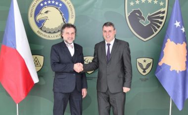 Demolli priti ambasadorin e Çekisë, nga 1 Dhjetori Tomas Svozil do të jetë atashe ushtarak në Kosovë