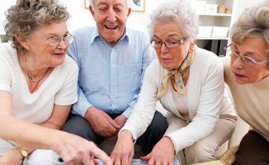 Mediet sociale përmirësojnë shëndetin e të moshuarve