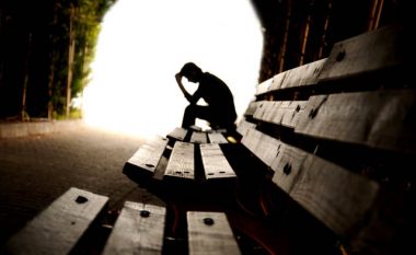 Psikoterapeuti tregon se çka po i shtyn kosovarët drejt vetëvrasjeve