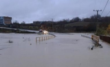 Shkaktohen përmbytje në Malishevë, mbyllen shkollat (Foto)