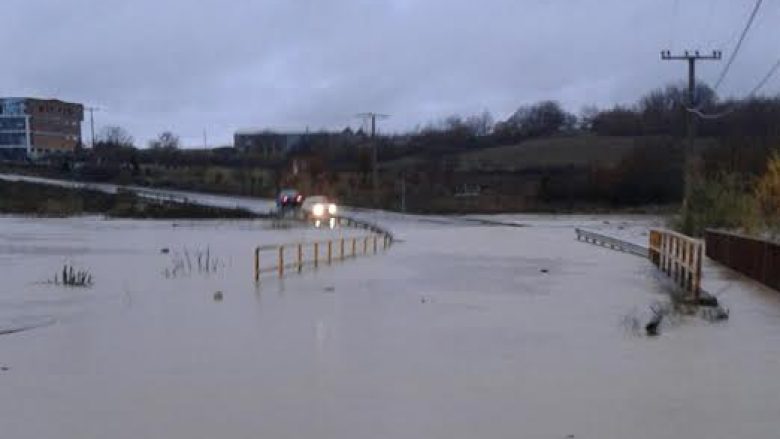 Shkaktohen përmbytje në Malishevë, mbyllen shkollat (Foto)