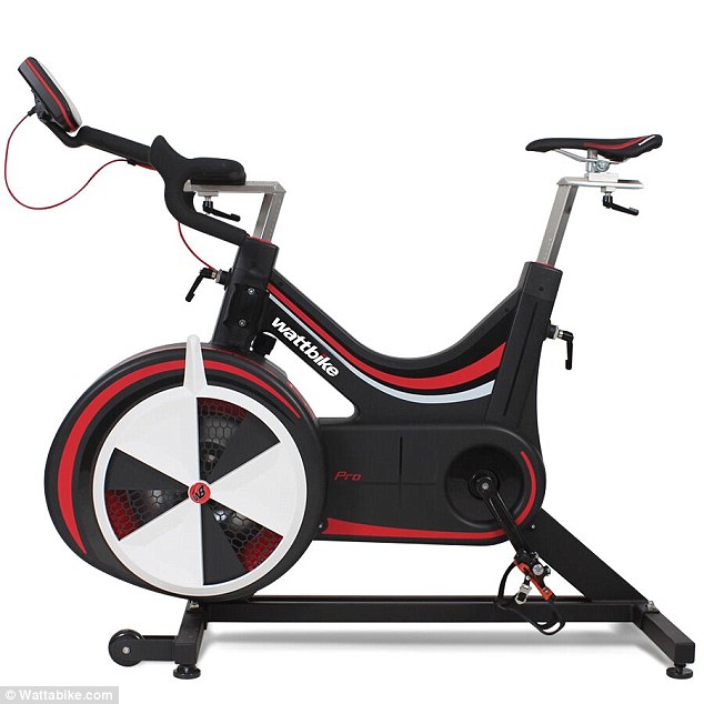 Kjo është biçikleta Wattbike që kushton 2.250 funte (2.529 euro).