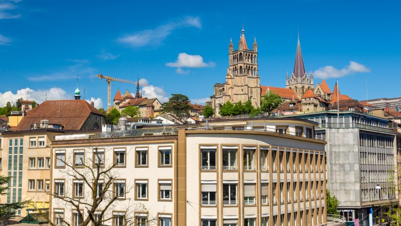 Kosovari bleu 6 banesa në Zvicër pa paguar asnjë cent