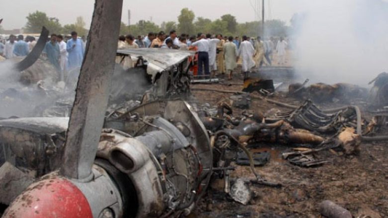 Aeroplani i rrëzuar në Pakistan, kishte problem me motor
