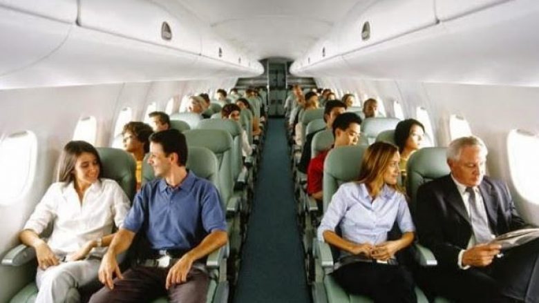Shërbimet sekrete kanë monitoruar bisedat e udhëtarëve gjatë fluturimeve