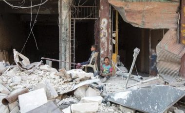 Aleppo: Frikë nga ferri i luftës, njerëzit vrapojnë, kërkojnë të fshihen (Video)
